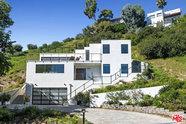 property at 3843 Rambla Pacifico St