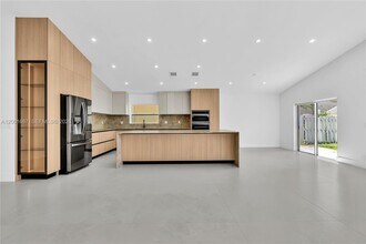 4967 SW 32nd Way in Fort Lauderdale, FL - Building Photo - Building Photo