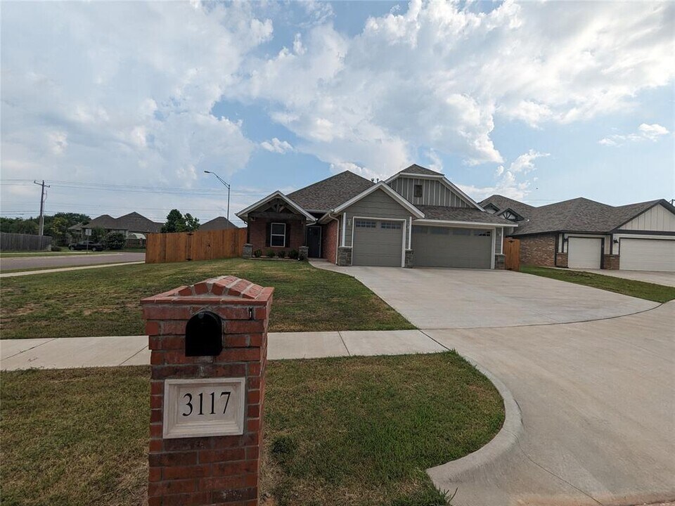 3117 Stone Creek Dr in Norman, OK - Building Photo