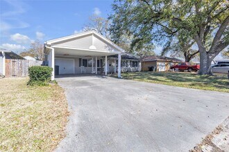 2848 Azalea Ave in Groves, TX - Building Photo - Building Photo
