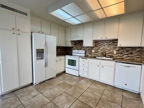 1693 Orinda Ct in Thousand Oaks, CA - Building Photo - Building Photo