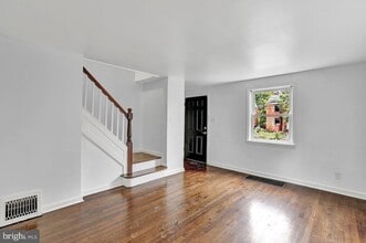 331 Oakland St in Trenton, NJ - Foto de edificio - Building Photo