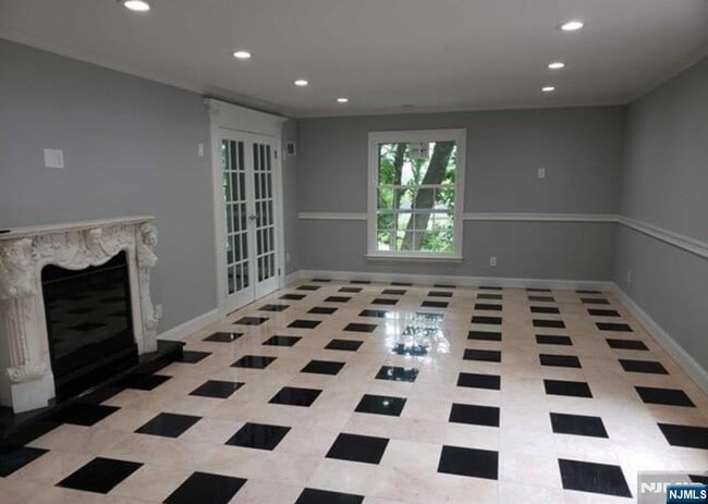 96 Heights in Paramus, NJ - Building Photo - Building Photo