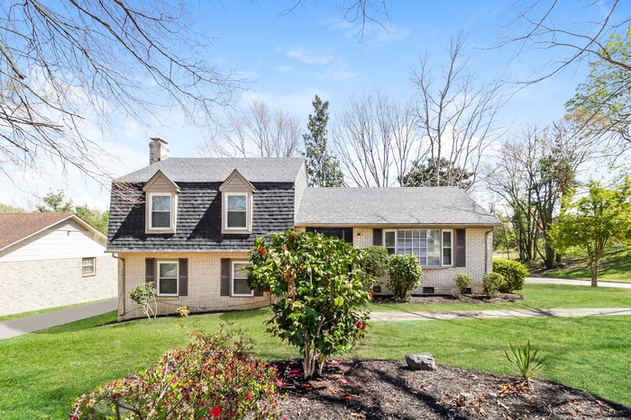 1600 Sir Galahad Rd in Greensboro, NC - Building Photo