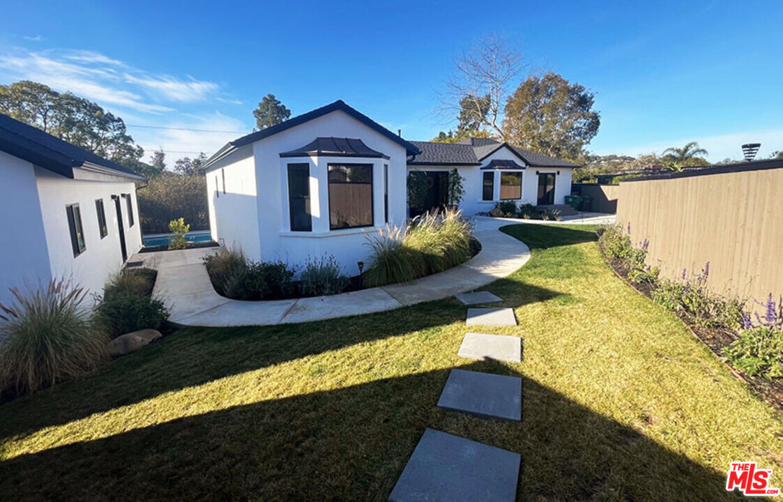 251 Cloydon Cir in Montecito, CA - Building Photo