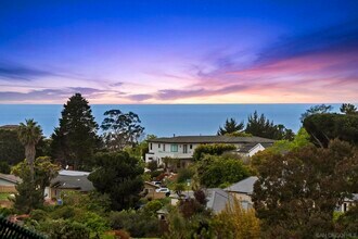 6430 La Jolla Scenic S Dr in San Diego, CA - Building Photo - Building Photo