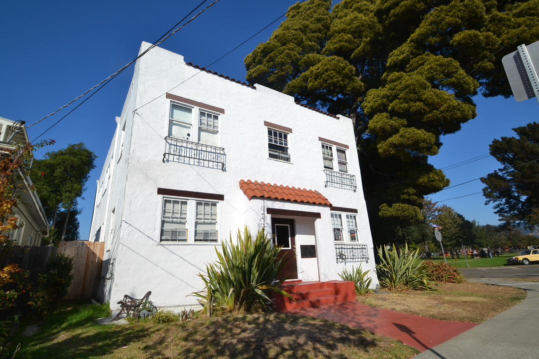 1237 Russell St in Berkeley, CA - Building Photo