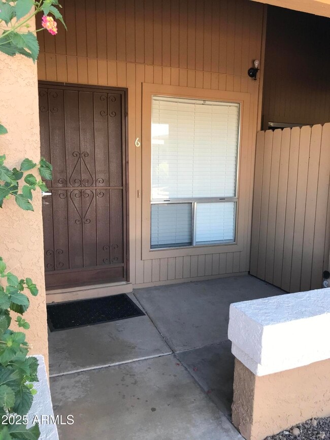 property at 502 W Yukon Dr