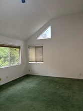 18730 Hatteras St in Tarzana, CA - Foto de edificio - Building Photo
