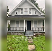 319 N Detroit Ave in Toledo, OH - Building Photo