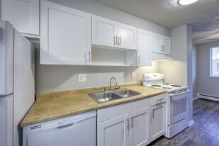 Abrigo Apartments in Aurora, CO - Building Photo