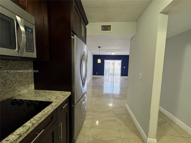 2610 W 76th St in Hialeah, FL - Building Photo - Building Photo