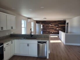 2006 Washington Ave in Northampton, PA - Building Photo