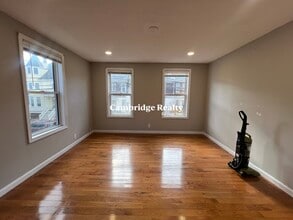 15 Hudson St, Unit 2 in Somerville, MA - Foto de edificio - Building Photo