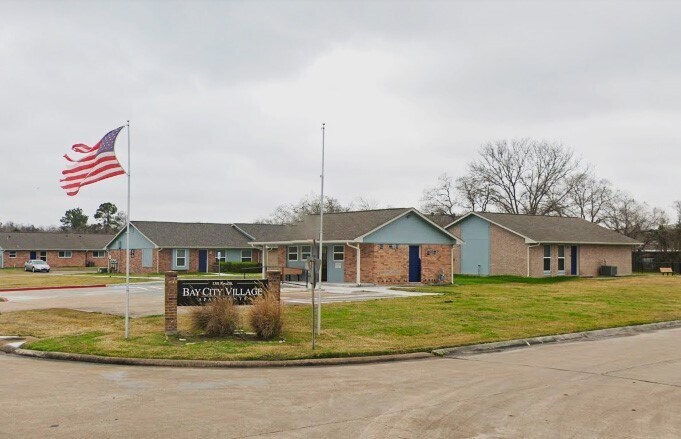 3301 Royal St in Baytown, TX - Building Photo