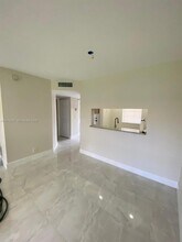 8830 Royal Palm Blvd in Coral Springs, FL - Foto de edificio - Building Photo