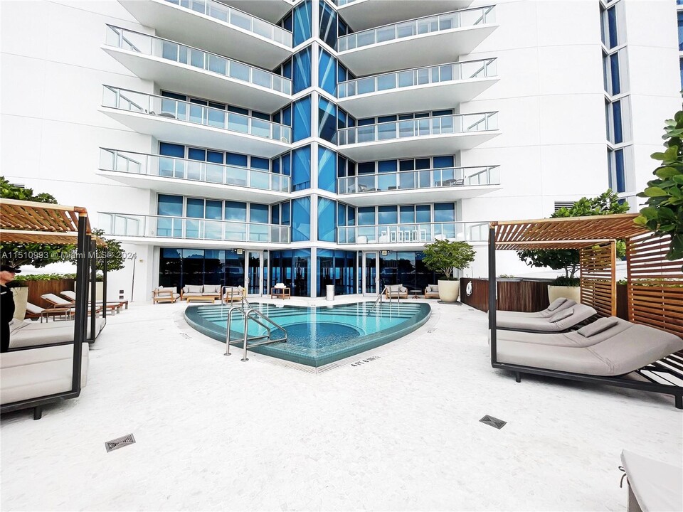 17001 Collins Ave in Sunny Isles Beach, FL - Building Photo