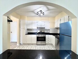 1550 Worcester Rd, Unit 216 in Framingham, MA - Building Photo