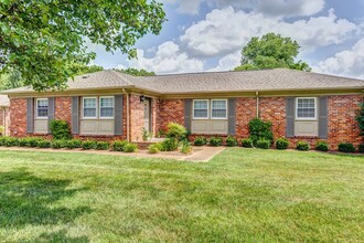 Jamestown Apartments in Nashville, TN - Building Photo - Building Photo