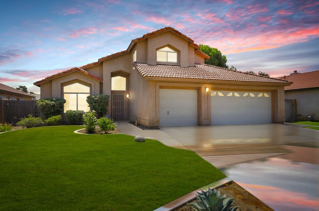 10205 Single Oak Dr in Bakersfield, CA - Building Photo