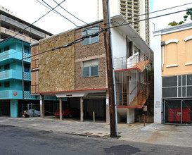 2413 Prince Edward St in Honolulu, HI - Building Photo - Building Photo