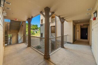 17800 Edgewood Way, Unit 202 in Jonestown, TX - Building Photo - Building Photo