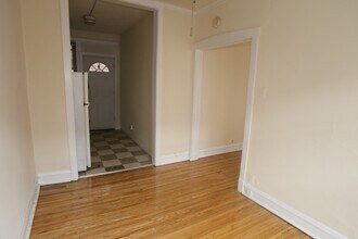629.5 W Barry Ave in Chicago, IL - Building Photo - Building Photo
