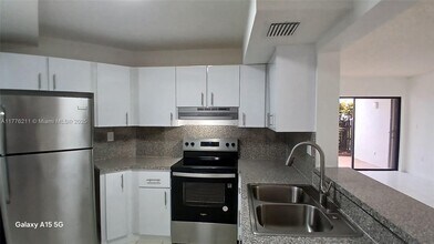 9419 Fontainebleau Blvd-Unit -101 in Miami, FL - Building Photo - Building Photo