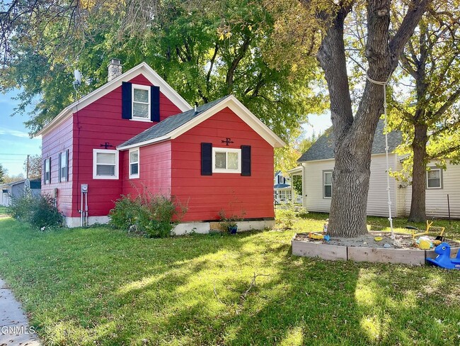 423 5th Ave NW in Jamestown, ND - Building Photo - Building Photo