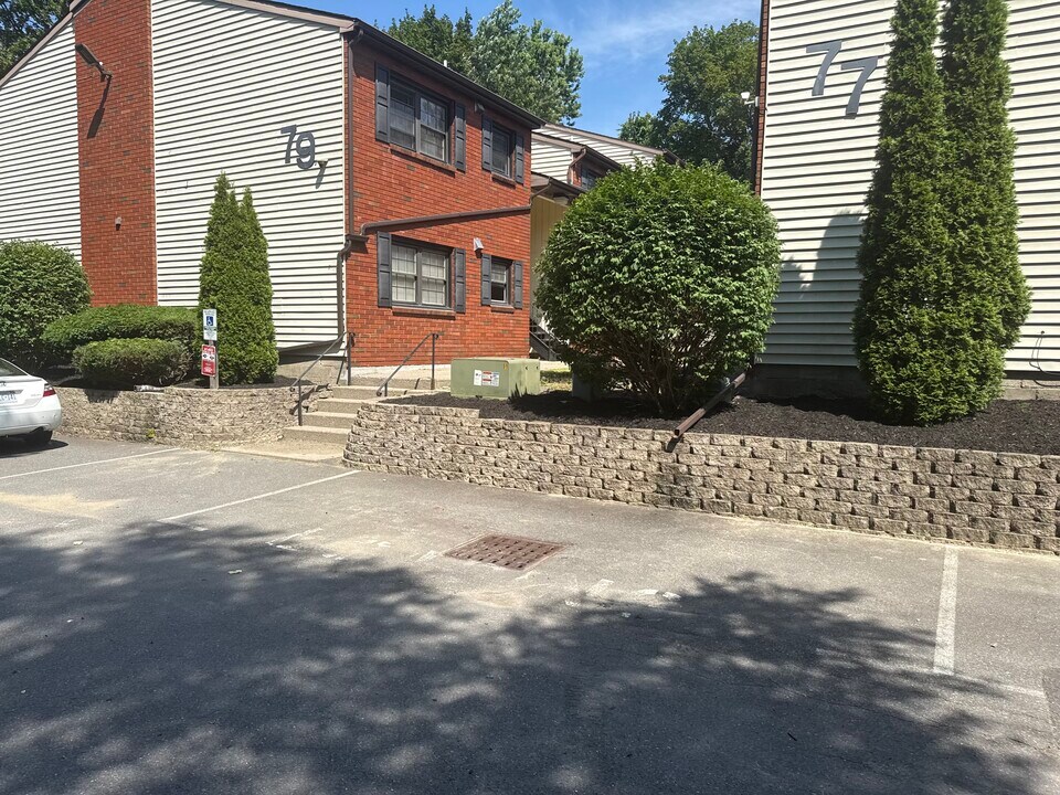 75-79-79 11th St in Troy, NY - Foto de edificio