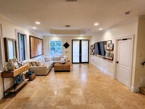 2929 Louise St in Miami, FL - Building Photo - Building Photo