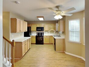 1620 Harrison Way in Spring Hill, TN - Foto de edificio - Building Photo