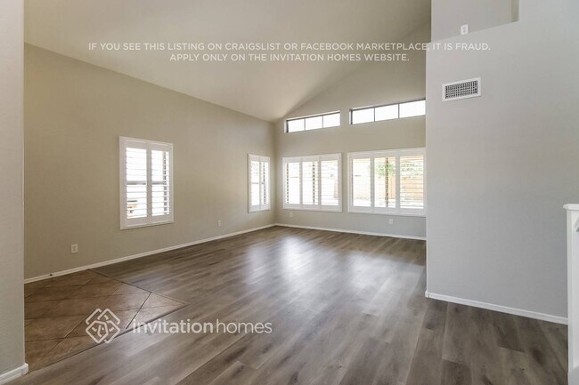 2561 W Silver Streak Way in San Tan Valley, AZ - Building Photo - Building Photo