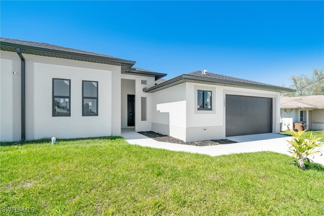 4725-4727-4727 27th St SW in Lehigh Acres, FL - Building Photo