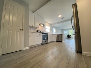 4802 Burma Rd in Houston, TX - Building Photo - Building Photo