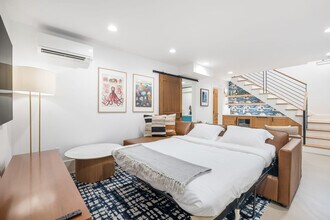 2457 4th Ave W, Unit SI ID1035899P in Seattle, WA - Foto de edificio - Building Photo