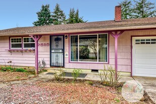 9515 SE Stanley Ave in Milwaukie, OR - Building Photo