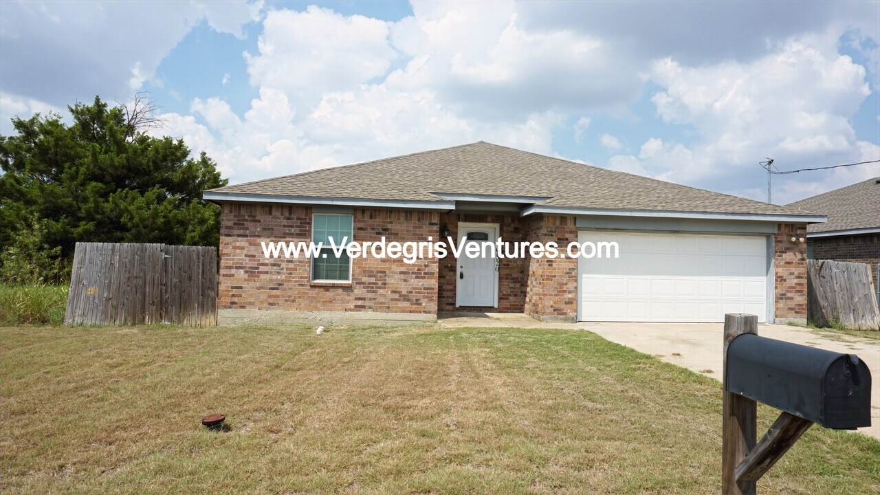 9520 Prairieview Dr in Fort Worth, TX - Building Photo