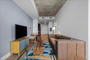 48 East Ave in Austin, TX - Building Photo