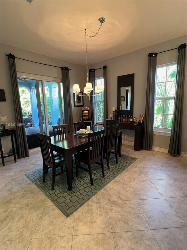 184 W Bay Cedar Cir in Jupiter, FL - Foto de edificio - Building Photo