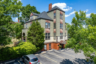 320-324 Angell St in Providence, RI - Foto de edificio - Building Photo