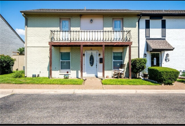 11 Rock Creek Dr in Corpus Christi, TX - Building Photo - Building Photo
