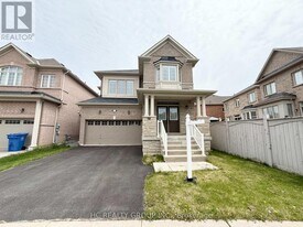 28 Lucida Ct in Whitchurch-Stouffville, ON - Building Photo