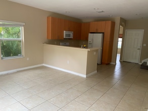 3102 NW 24th Way in Oakland Park, FL - Foto de edificio - Building Photo