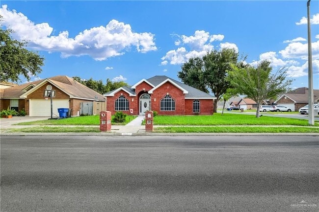 property at 4621 W Maple Ave