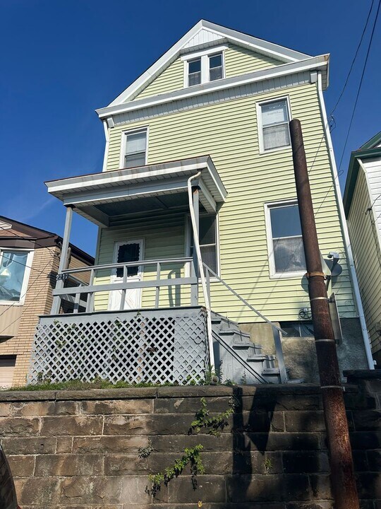 2217 Arlington Ave in Pittsburgh, PA - Foto de edificio