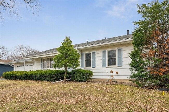 8213 Quinn Rd in Bloomington, MN - Building Photo - Building Photo