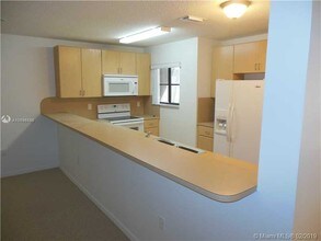 22811 SW 88th Pl-Unit -11-22 in Cutler Bay, FL - Foto de edificio - Building Photo