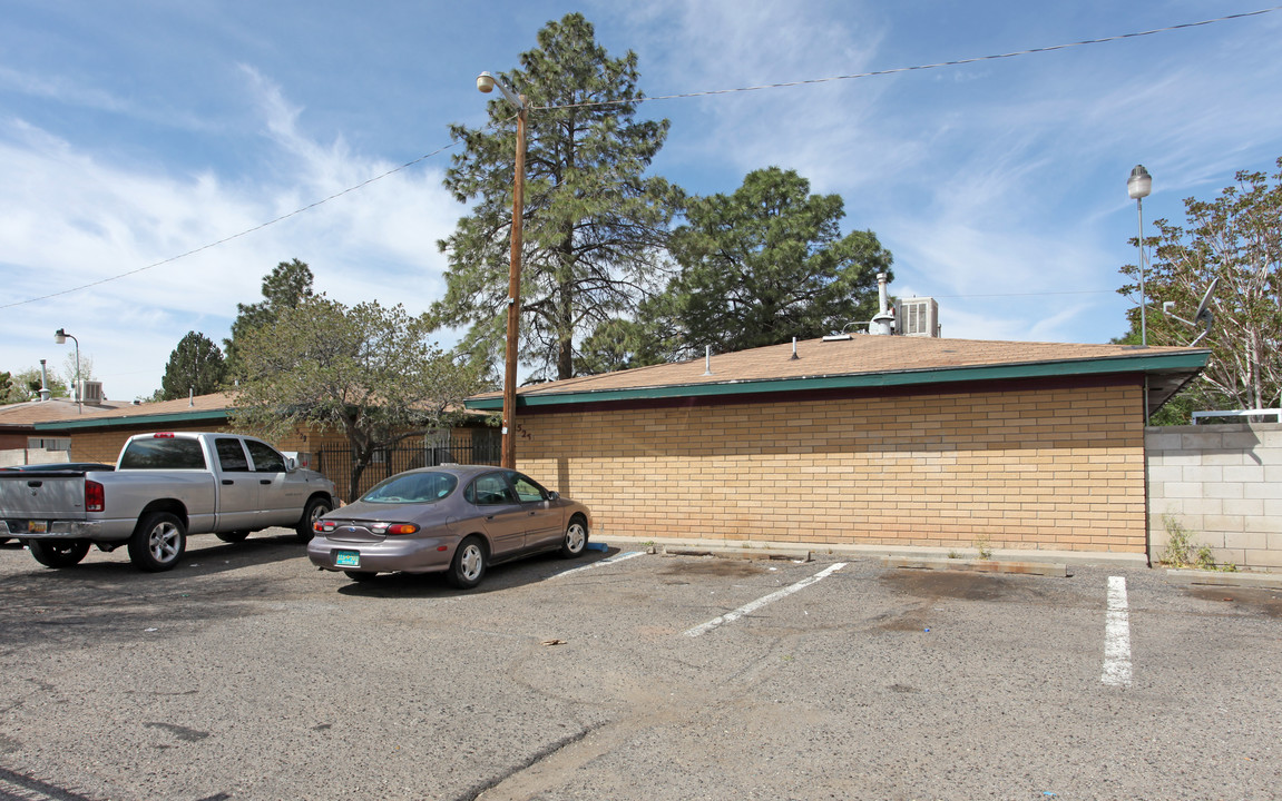 525-529 Palomas Dr SE in Albuquerque, NM - Building Photo