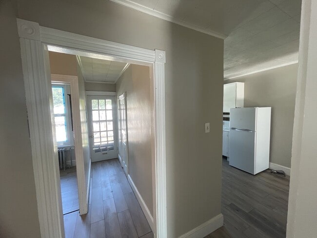 582 Sunbury St, Unit Apt 3 in Minersville, PA - Building Photo - Building Photo